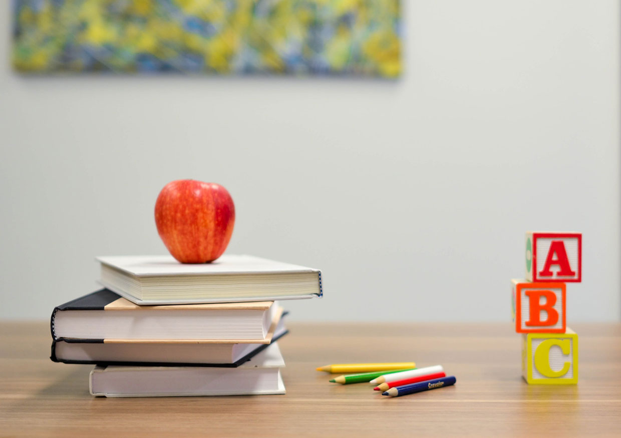 Proin nisl metus consequat 1 Apple on books