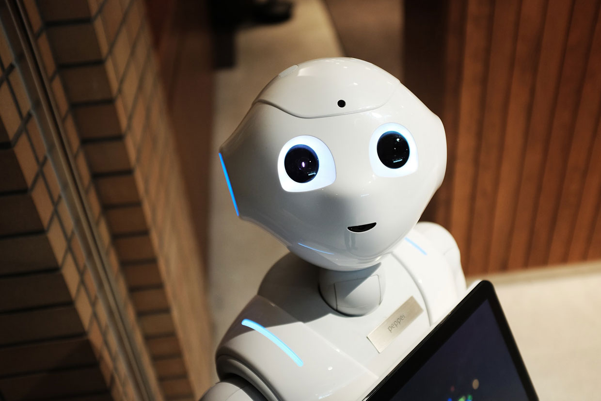 Aliquam erat volutpat vestibulum ante lorem convallis 1 White robot