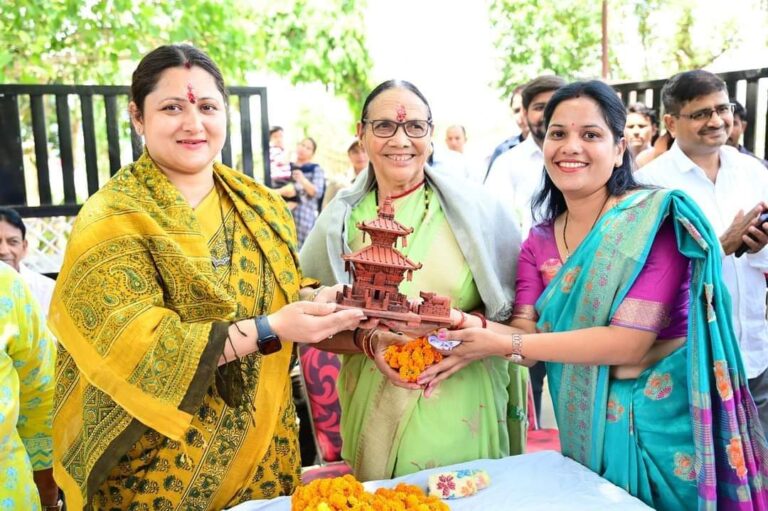 चंपावत ग्राउंड जीरो पर मिसेज गीता धामी सोशल मीडिया पर वायरल