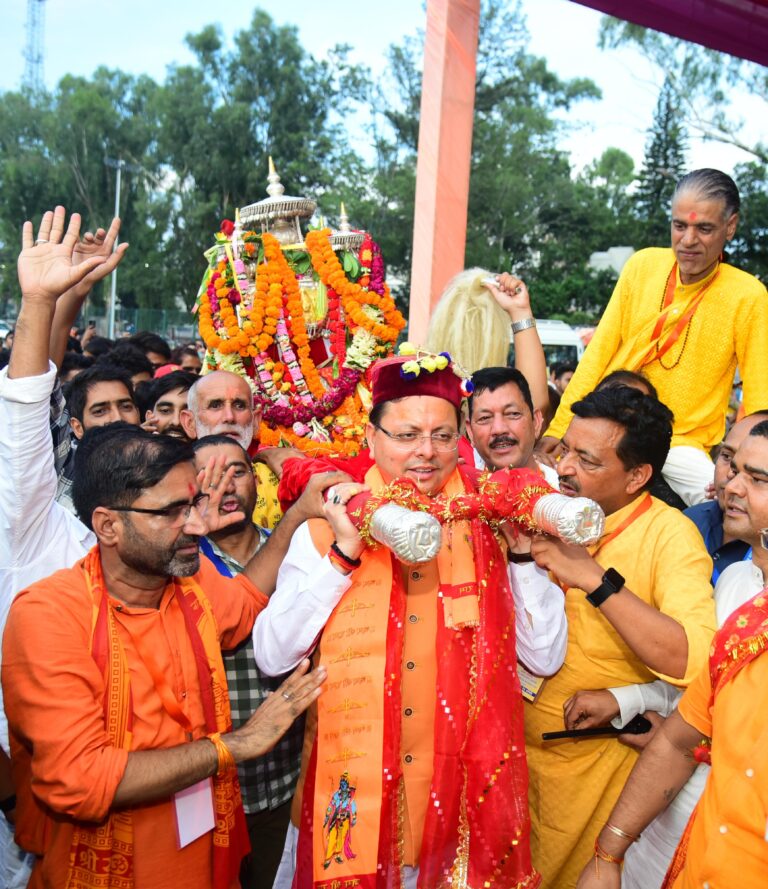 बाबा बौखनाग डोली में सीएम हुए शामिल