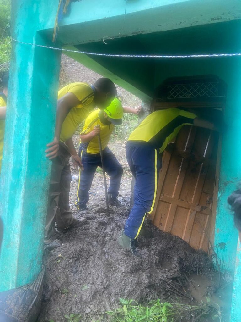 MLA के खिलाफ प्रभावित लोगो की नाराजगी