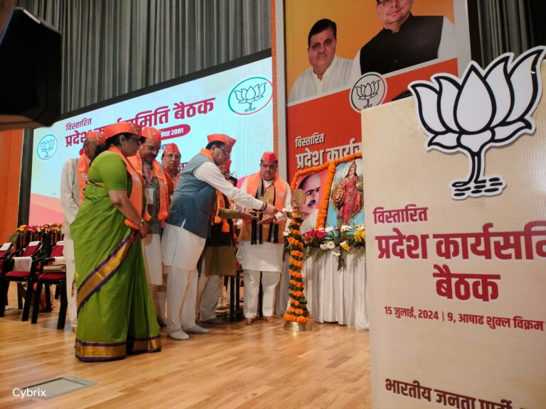 मुख्यमंत्री पुष्कर ने निकाय चुनाव के लिए भरा जोश
