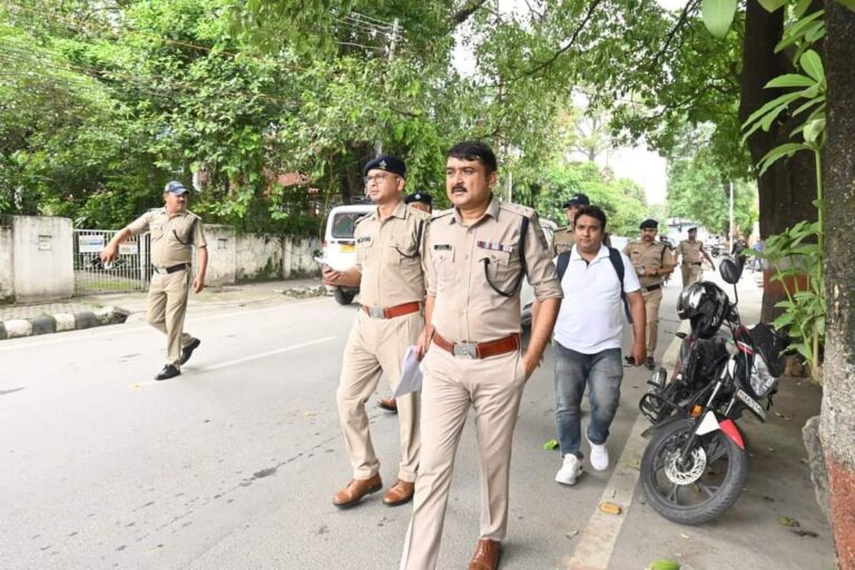 देहरादून स्कूल छुट्टी पर कैसा रहा पुलिस ट्रैफिक असर