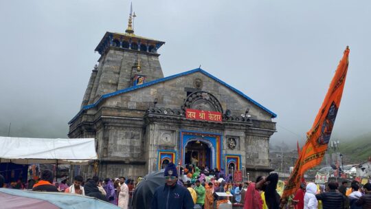 श्रावण मास के पहले सोमवार भारी बारिश में भी श्री केदारनाथ धाम सहित शिव मंदिरों में तीर्थयात्रियों ने किया जलाभिषेक