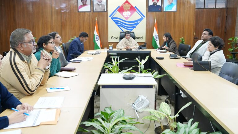 छात्राओ के हीमोग्लोबिन लेवल की नियमित जानकारी रिपोर्ट कार्ड में अंकित कर अभिभावकों को दी जाएगी