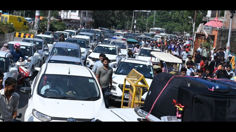तीर्थनगरी प्रयागराज में आज भी कई रास्तों पर भीषण जाम