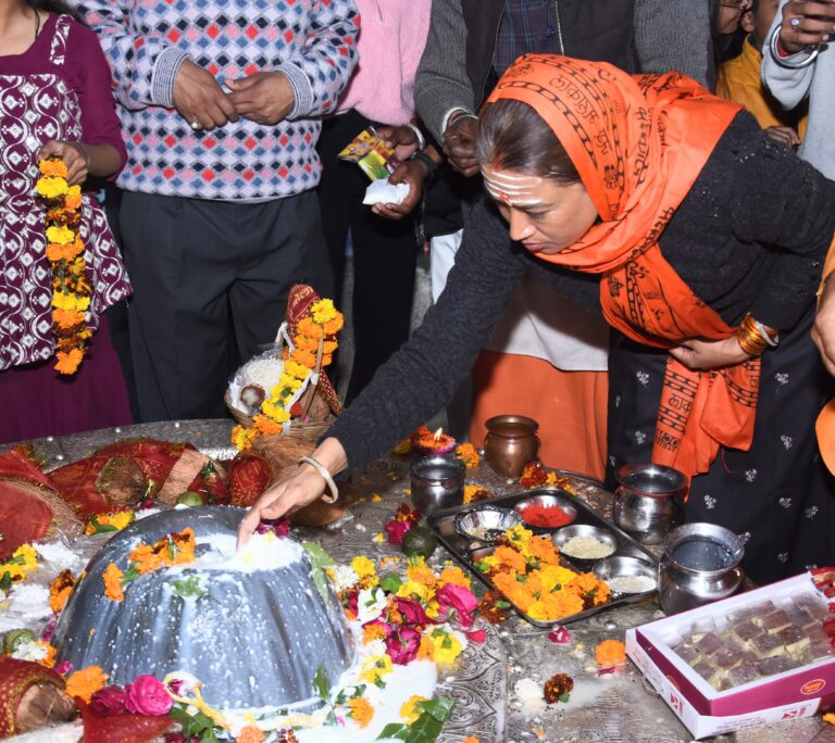 सफल आयोजन पर किया टपकेश्वर महादेव और मां गंगा का पूजन