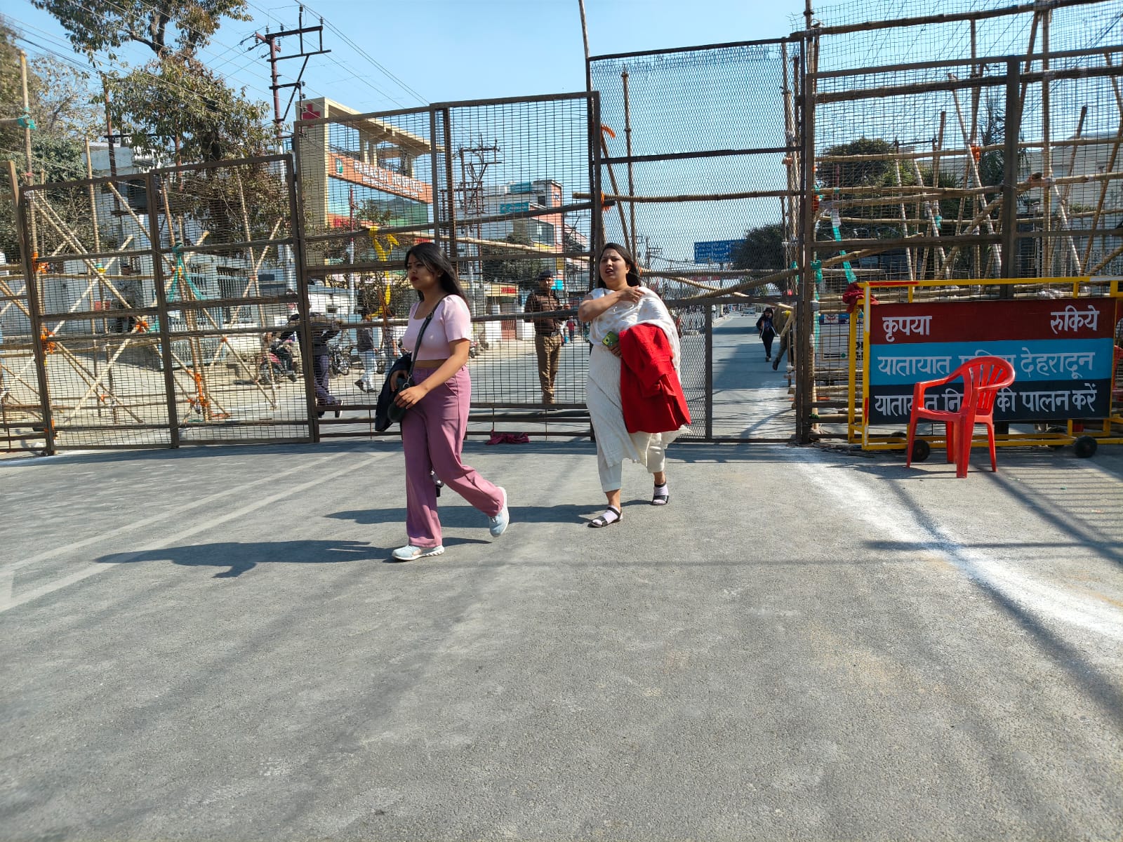 दून पुलिस की ट्रैफिक प्लानिंग रही कामयाब जनता को मिली राहत 1 WhatsApp Image 2025 02 18 at 5.42.14 PM