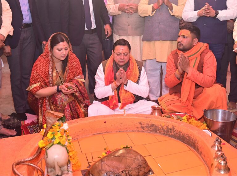 खटीमा में वनखंडी मंदिर में सीएम् ने किया शिवपूजन