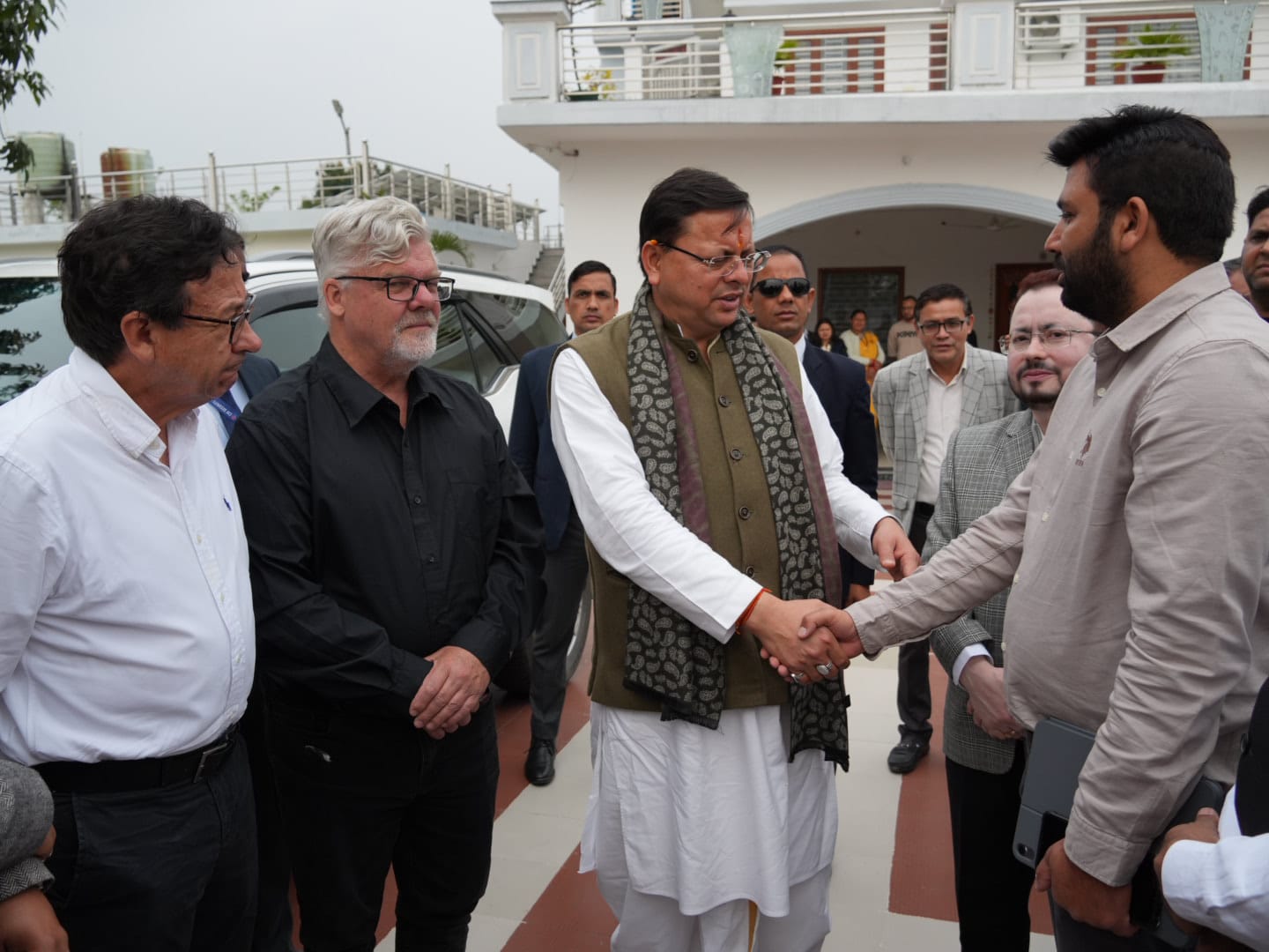 पुष्कर सिंह धामी से बुधवार को खटीमा में न्यूजीलैंड से आए डेलिगेशन ने की शिष्टाचार भेंट 1 WhatsApp Image 2025 02 26 at 4.35.10 PM
