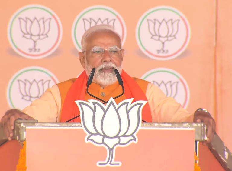 झाड़ू' के तिनके बिखर रहे, आरकेपुरम में AAP पर जमकर बरसे पीएम मोदी