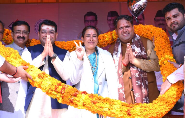 रुद्रपुर और हल्द्वानी मेयर के शपथ ग्रहण में बतौर मुख्य अतिथि शामिल हुई कैबिनेट मंत्री रेखा आर्या