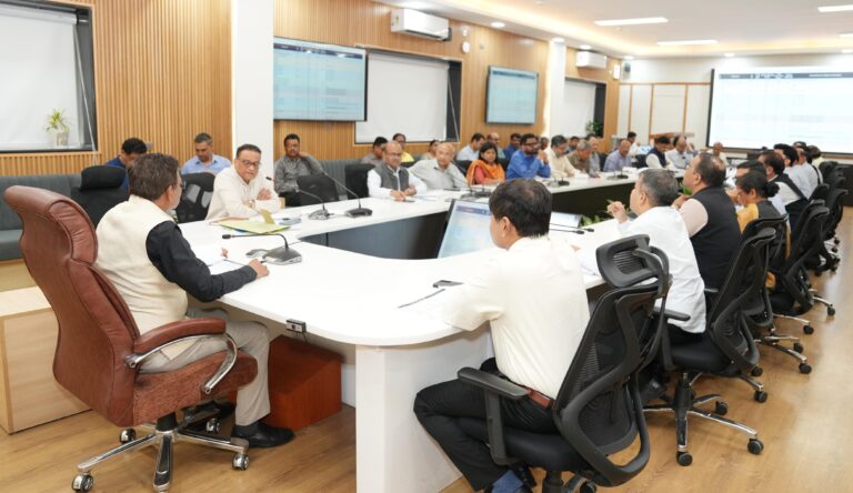 अपर मुख्य सचिव आनन्द बर्द्धन द्वारा सचिवालय में नाबार्ड की समीक्षा बैठक