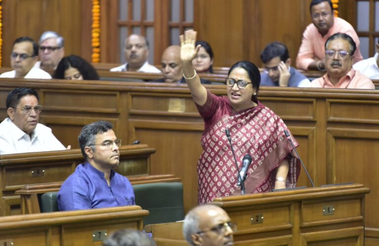 दिल्ली मुख्यमंत्री रेखा गुप्ता ने पेश किया बजट 2025-26: विकास और प्रदूषण नियंत्रण पर जोर