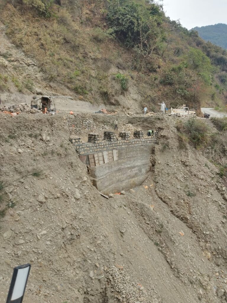 गैस गोदाम पर बड़े वाहनों पर डीएम की रोक