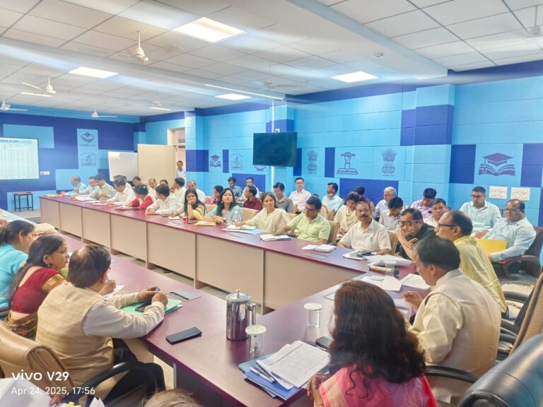 धन सिंह रावत ने अधिकारियों को दिये गैरहाजिर शिक्षकों की बर्खास्तगी के निर्देश