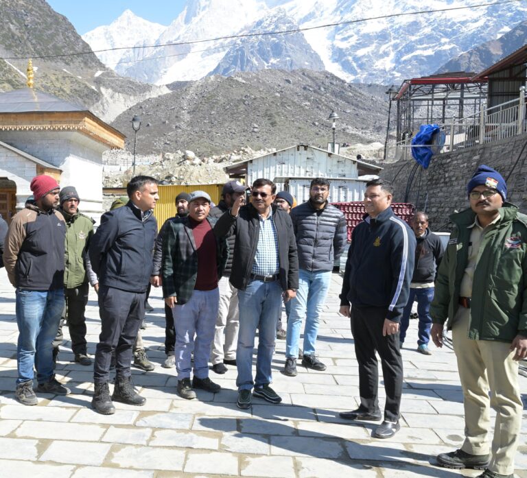 मुख्य सचिव आनन्द बर्द्धन ने केदारनाथ यात्रा व्यवस्थाओं का लिया जायजा