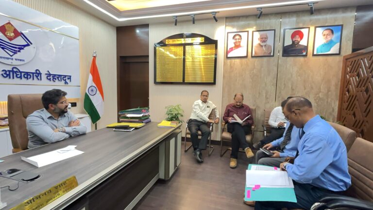 डीएम फरमान से हलकान स्कूल संचालक समर वैली स्कूल संचालक तलब सोशियल बलूनी और चैतन्य टेक्नो स्कूल संचालक समीक्षा से रहे गायब, नोटिस जारी
