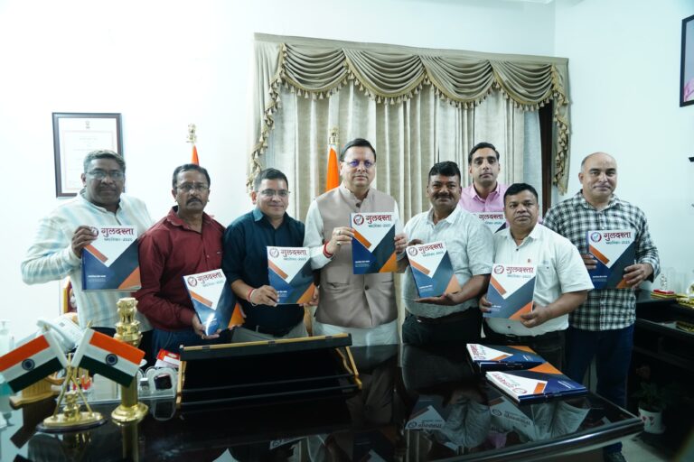 मुख्यमंत्री धामी ने ‘गुलदस्ता’ स्मारिका का किया विमोचन