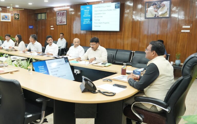 मुख्य सचिव आनंद बर्द्धन ने आयुष विभाग की समीक्षा बैठक ली