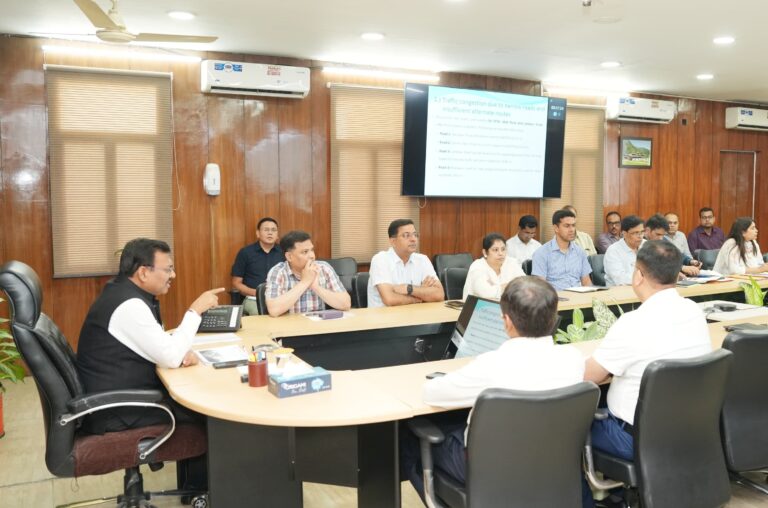 मुख्य सचिव आनंद बर्द्धन ने मसूरी में आधारभूत संरचना सुधार को लेकर अधिकारियों के साथ की बैठक