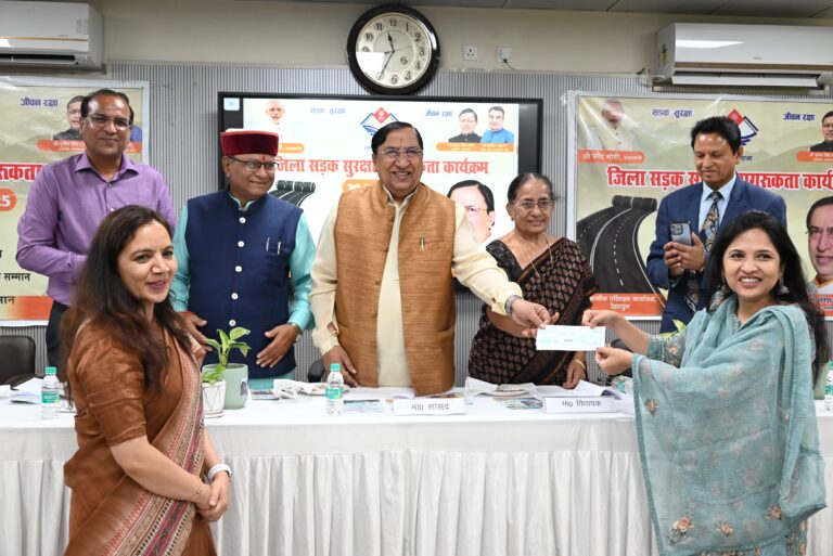 सड़क सुरक्षा के प्रति जनजागरूकता बढ़ाने को परिवहन विभाग ने किया भव्य आयोजन