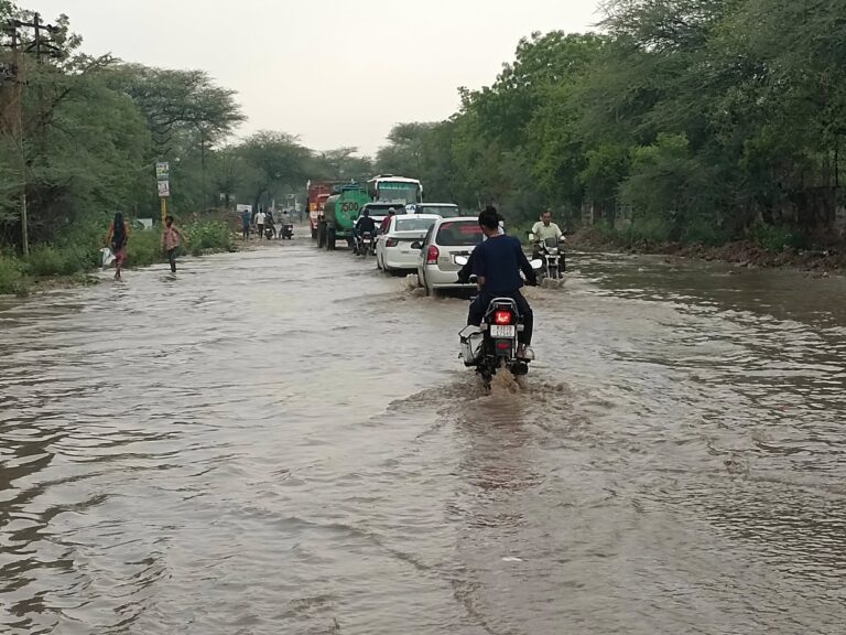 Weather Report India देश के कई हिस्सों में पहुंचा मानसून, आईएमडी ने भारी बारिश को लेकर जारी किया रेड अलर्ट