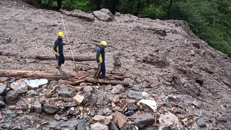 चारधाम यात्रा अगले 24 घंटों के लिए स्थगित, यमुनोत्री हाईवे समेत कई मार्ग बंद