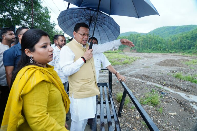 CM धामी ने रायपुर क्षेत्र में अतिवृष्टि प्रभावित इलाकों का किया स्थलीय निरीक्षण, प्रशासन को हर संभव मदद के निर्देश