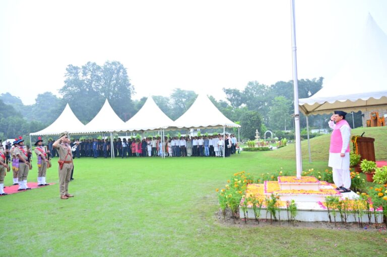 मुख्यमंत्री पुष्कर सिंह धामी ने 79वें स्वतंत्रता दिवस के अवसर पर ध्वजारोहण किया