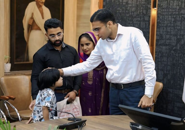 डीएम का सख्त रुख बना नजीर महज उम्रदराज होना बहु-बच्चों को बेघर करने का लाइसेंस नहीं : डीएम