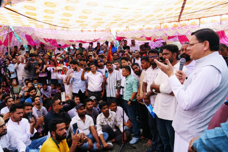 युवा वर्ग के दिलो में धामी ने बढ़ाया अपना कद मुख्यमंत्री पुष्कर सिंह धामी का युवाओं के नाम भावनात्मक संदेश