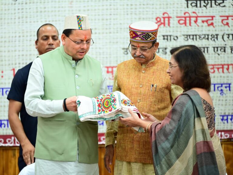 मुख्यमंत्री ने उत्तराखंड हथकरघा एवं हस्तशिल्प विकास परिषद द्वारा आयोजित कार्यक्रम में प्रतिभाग कर 11 लोगों को उत्तराखंड शिल्प रत्न पुरस्कार से किया सम्मानित