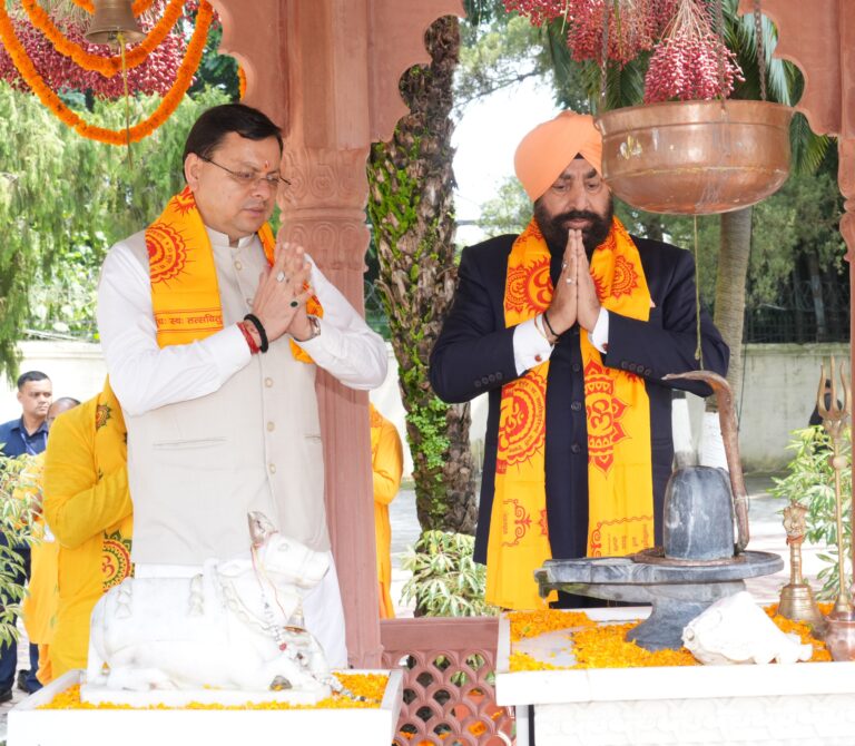 मुख्यमंत्री धामी ने सोमवार को राजभवन परिसर में ‘‘भगीरथ उद्यान’’ का किया उद्घाटन
