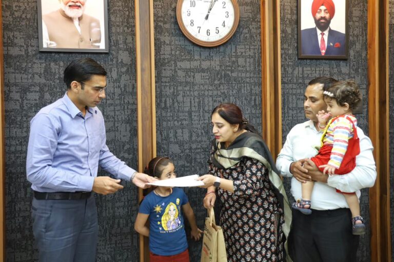 पुष्कर सिंह धामी सरकार के ‘गुड गवर्नेंस’ प्रतीक बने देहरादून डीएम सबीन बंसल