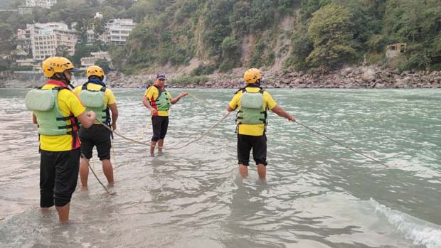 Breaking News: ऋषिकेश गंगा में नहाने गया 13 वर्षीय आदित्य डूबा