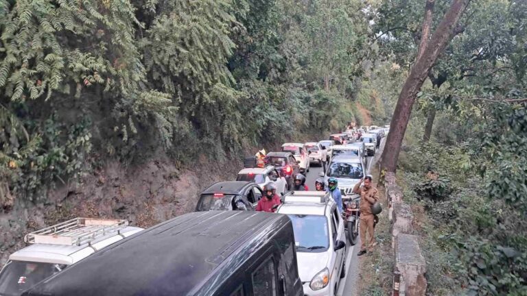 नैनीताल घूमने आने वाले पर्यटकों के लिए जरूरी खबर, कैंची धाम तक नहीं ले जा सकेंगे वाहन