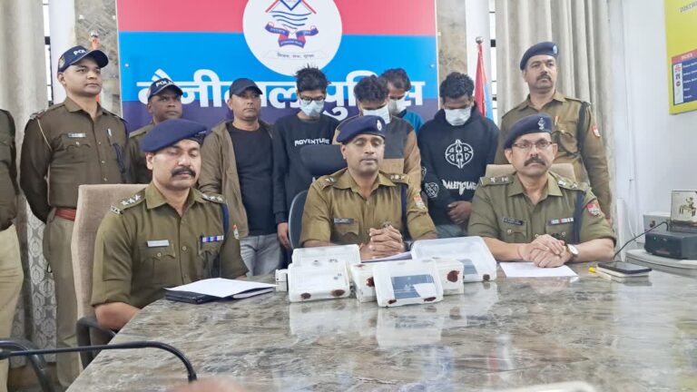 व्हाट्सअप पर Apk फाइल भेजकर लूटी लोगों की गाढ़ी कमाई, नैनीताल से चार शातिर गिरफ्तार