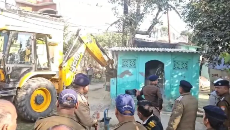 उत्तराखंड: धामी सरकार ने एक और अवैध मजार को ढहाया