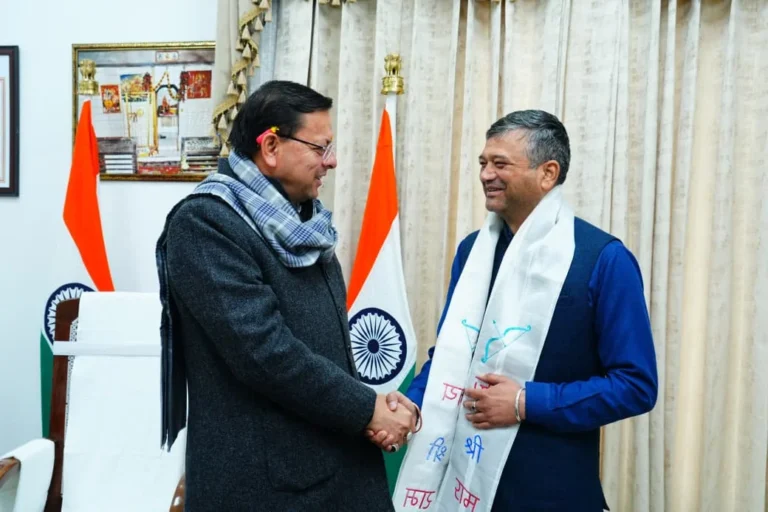 मुख्यमंत्री धामी से देहरादून के महापौर की मुलाकात, नगर विकास के मुद्दों पर हुई चर्चा