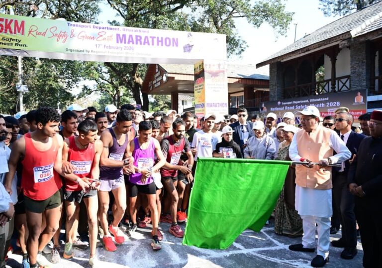देहरादून में जागरूकता की दौड़: CM धामी ने दिखाई हरी झंडी, सड़क सुरक्षा और पर्यावरण पर दिया बड़ा संदेश