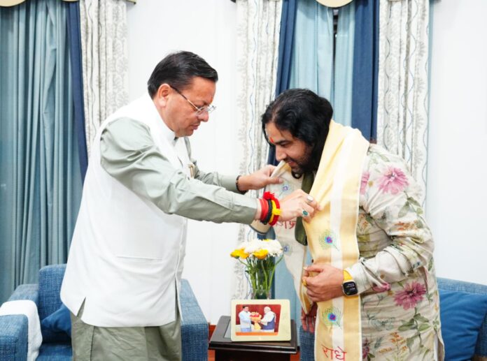 सीएम धामी से देवकीनंदन ठाकुर की मुलाकात, चारधाम यात्रा व्यवस्थाओं की सराहना