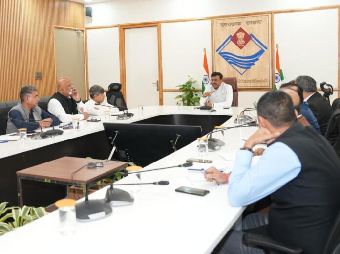 सोमवार को Uttarakhand Secretariat में एक अहम समीक्षा बैठक हुई, जिसकी अध्यक्षता मुख्य सचिव Anand Bardhan ने की।