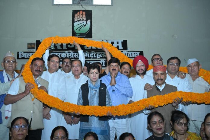 उत्तराखंड में कांग्रेस एक्टिव, Harish Rawat अवकाश से बढ़ी बेचैनी