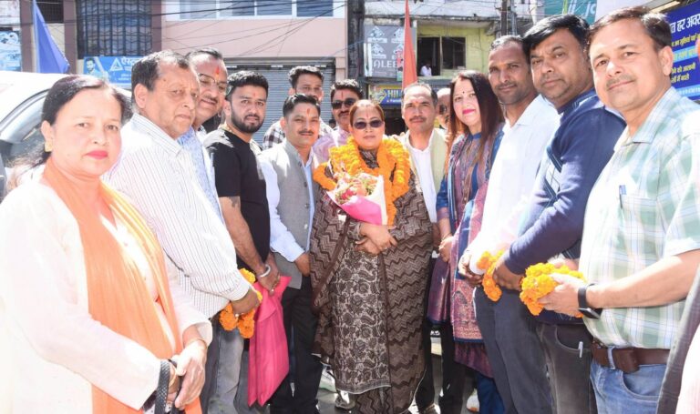 बागेश्वर में “जनता के द्वार” कार्यक्रम, मंत्री रेखा आर्य के दरबार में शिकायतों का अंबार