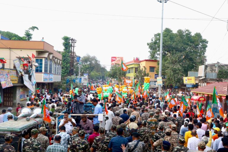बंगाल में चुनावी जंग: ‘शब्द प्रहार’ के बीच हिंसा का साया