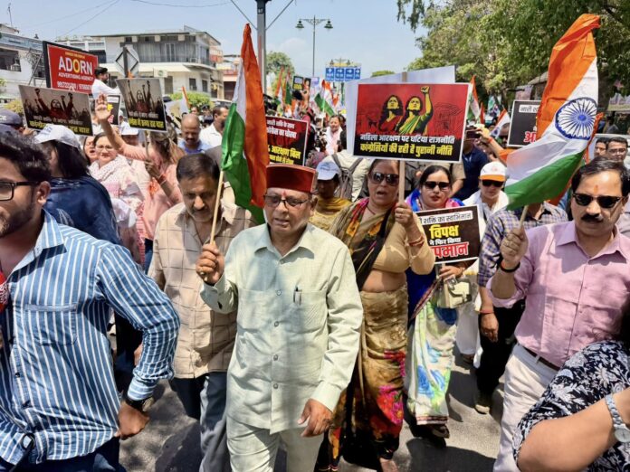 राजाजी टाइगर रिजर्व में मंत्री पुत्र की शादी पर एक्शन, विभाग ने रुकवाए इंतजाम सोशल मीडिया पोस्ट वायरल होने के बाद सख्ती, मंदिर समिति पर मुकदमा दर्ज