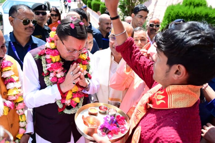 डोल आश्रम में आध्यात्मिक शक्ति का संगम: CM धामी ने 1100 कन्याओं का पूजन कर माँ राजेश्वरी का किया अभिषेक