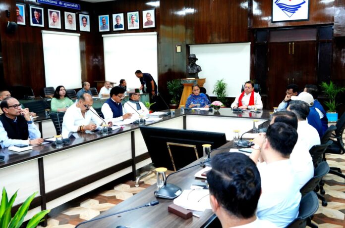 बिना तैयारी बैठक में पहुंचे अधिकारियों पर सीएम धामी सख्त, जताई कड़ी नाराजगी
