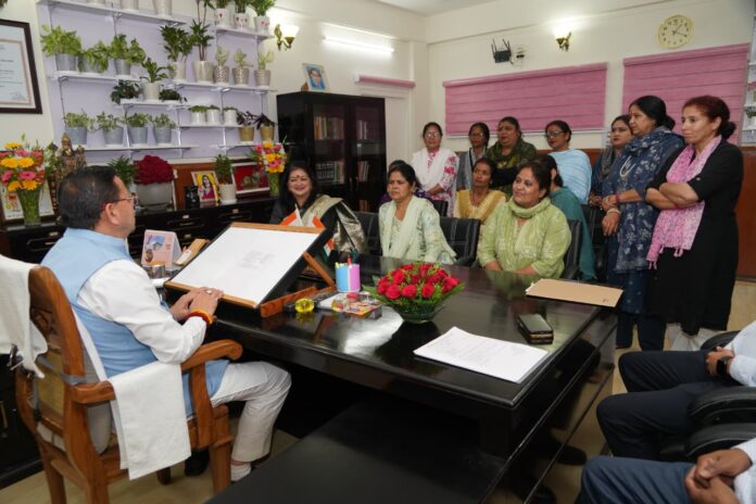 आंगनबाड़ी कर्मियों के मानदेय बढ़ाने पर सरकार गंभीर, CM धामी से मुलाकात के बाद हड़ताल स्थगित